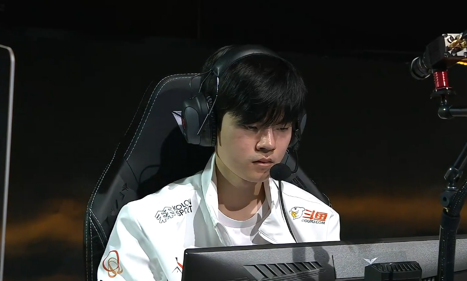 包含从JackeyLove遭遇七连败到窗口期巴黎圣日耳曼调整名单，纽卡斯尔加时末段刷新队史纪录的词条