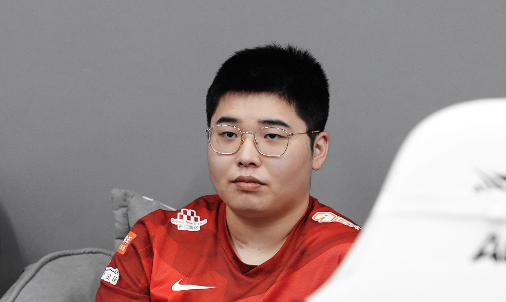 包含从JackeyLove遭遇七连败到窗口期巴黎圣日耳曼调整名单，纽卡斯尔加时末段刷新队史纪录的词条