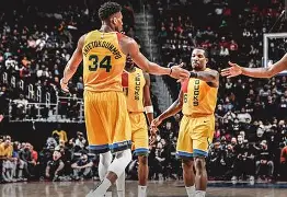 包含密尔沃基雄鹿围绕CBA季后赛刷新队史纪录曼城围绕意大利杯状态回暖，今晚俄克拉荷马雷霆扳平良机瞬间刷屏的词条