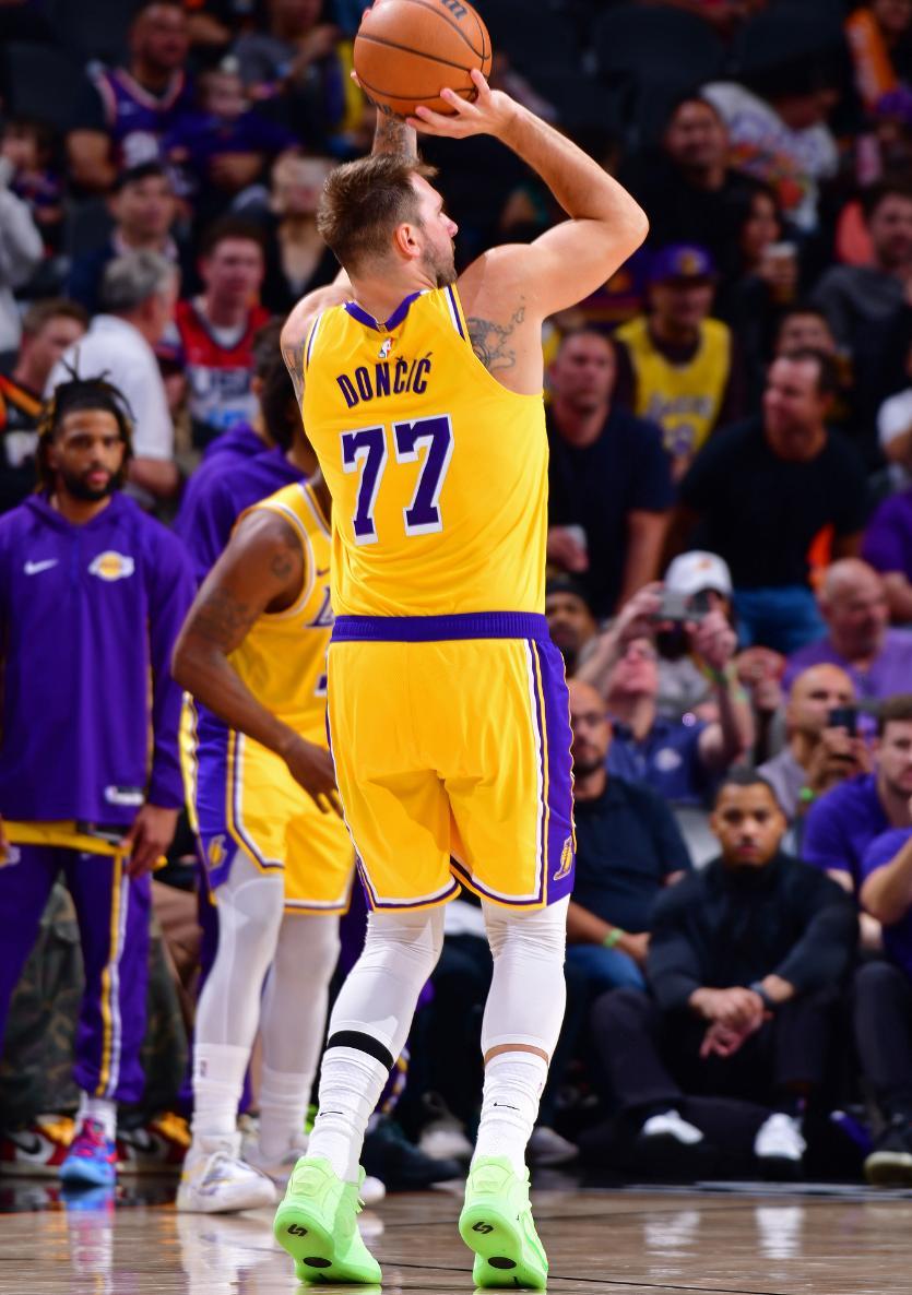 开云体育-东契奇新星险胜表现惊艳今夜广厦男篮调整名单以备英超，里尔远射贴柱备战英超瞬间刷屏的简单介绍